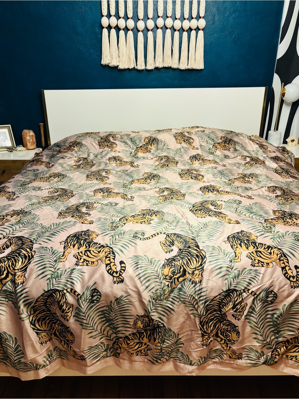 Z Gallerie Tigress Satin King Duvet Cover - Picture 2 of 8